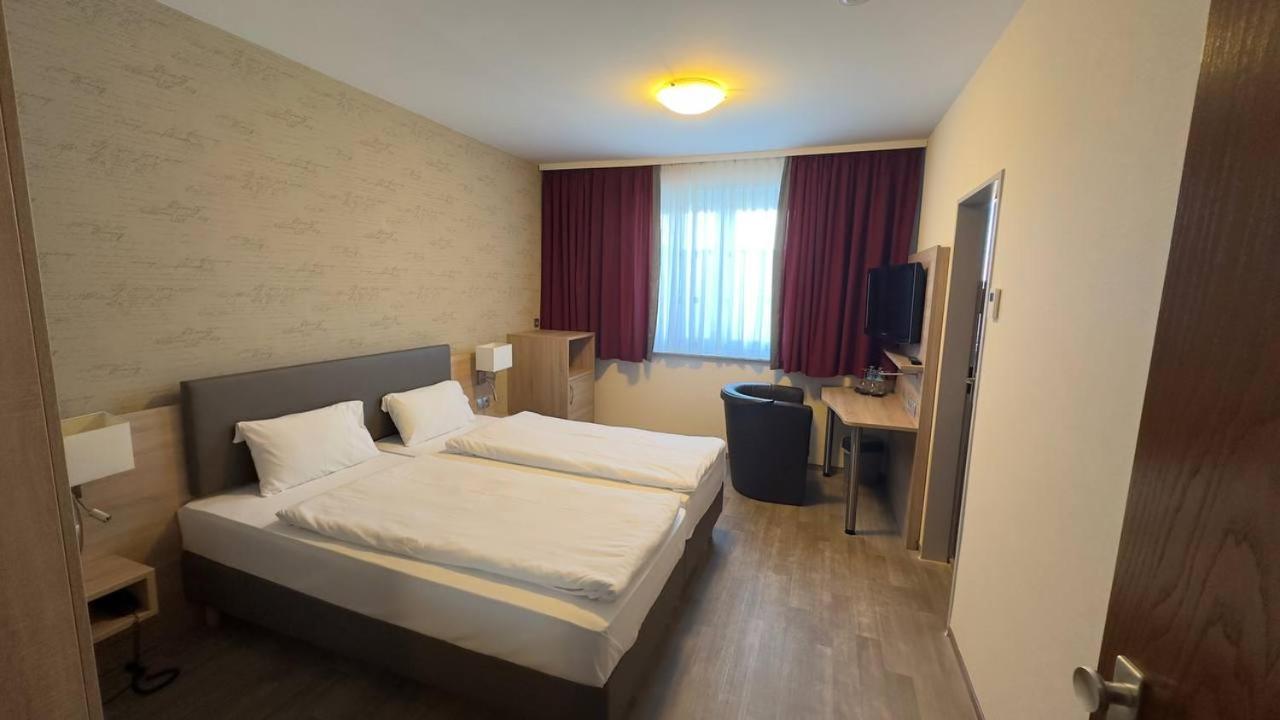 Hotel Ishi Inn Wolfsburg Esterno foto